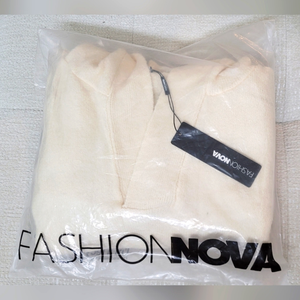 Black and Ivory Hooded long sleeve Sweater - Picture 7 of 8